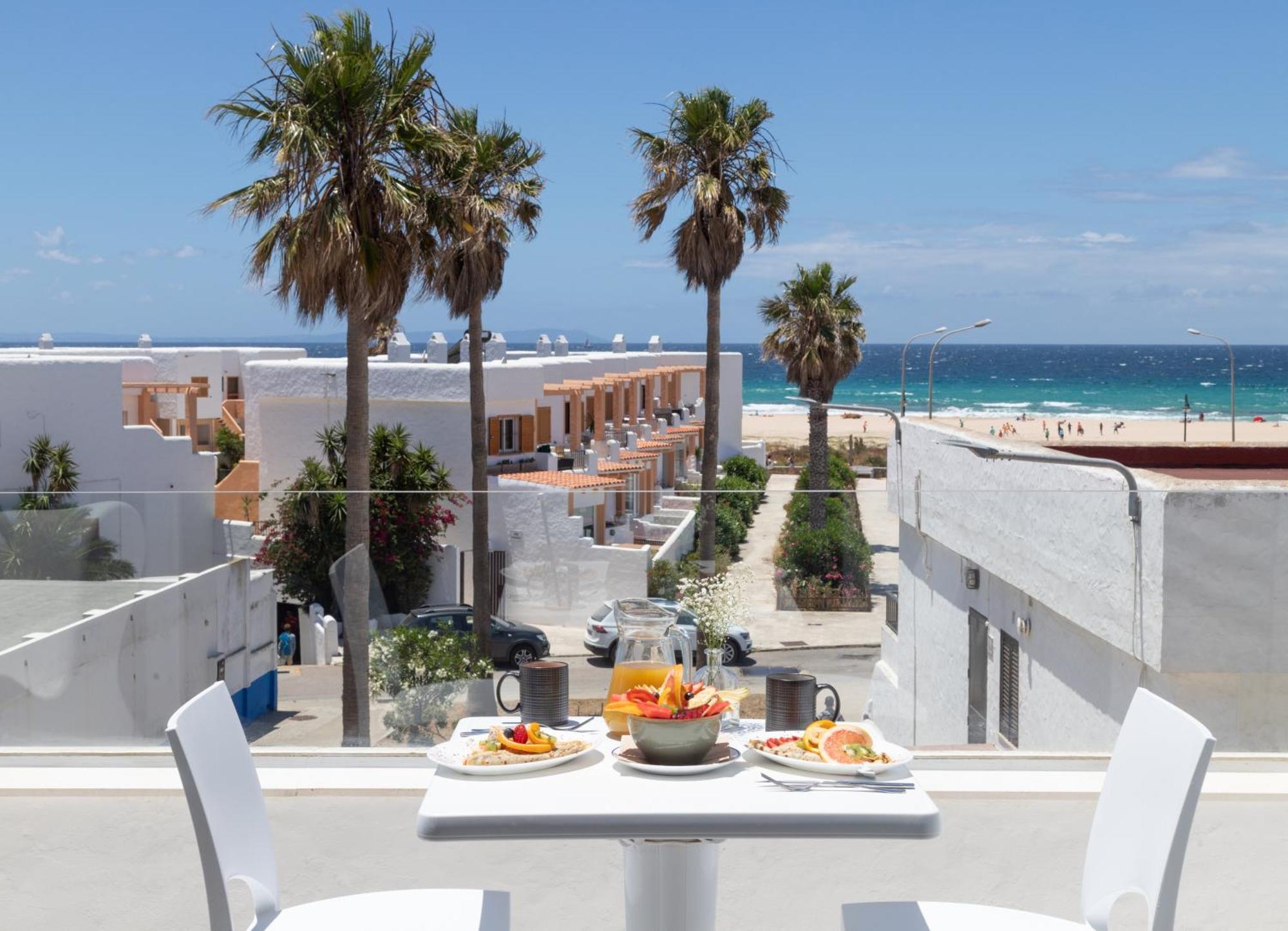 Beachfront Aqua LivingТарифа Екстериор снимка